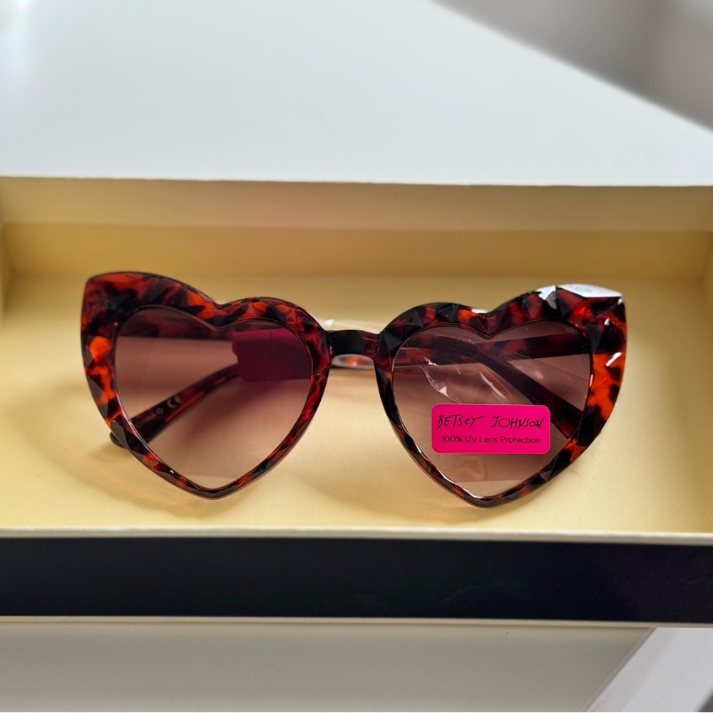 2pk Betsey Johnson Queen of Hearts Sunglasses - Picture 4 of 8